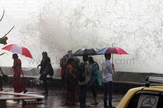 Heavy rains continue to lash Mumbai
