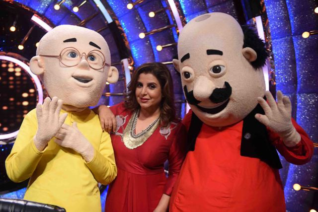  | Farah Khan met cartoon character Motu Patlu on the sets of a  reality show and shook leg with them